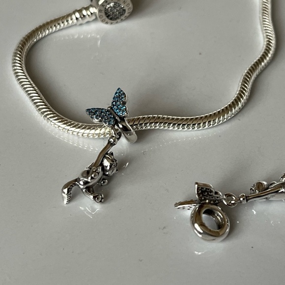 ๐ Sterling Silver Kitty Cat Hanging from Butterfly Charm - Picture 2 of 4